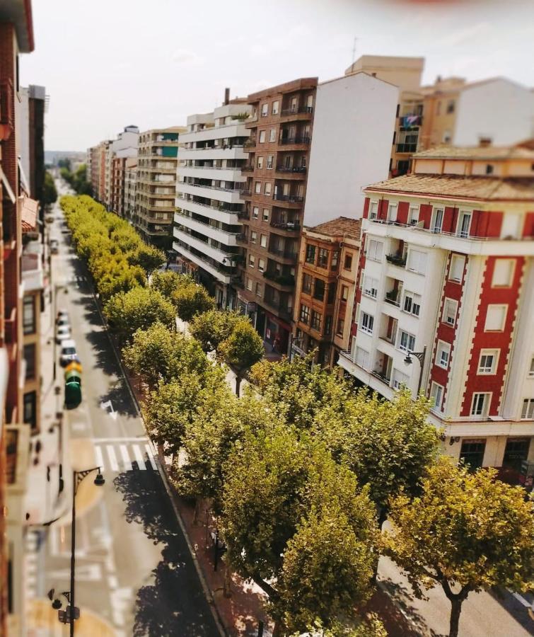La Puerta Al Centro De Logrono Vino Crianza Y Desayuno Incluidos Appartamento Esterno foto