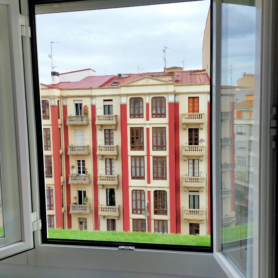 La Puerta Al Centro De Logrono Vino Crianza Y Desayuno Incluidos Appartamento Esterno foto